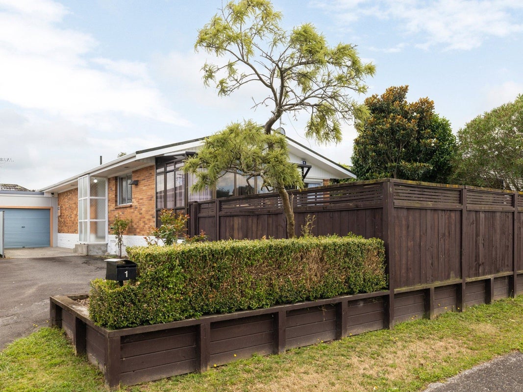 1 Glading Place, St Andrews, Hamilton - Carousel 1