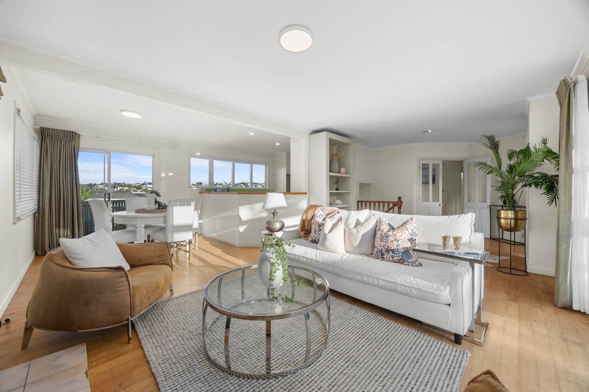 1/2 Jutland Street, Mairangi Bay, Auckland - Carousel 2