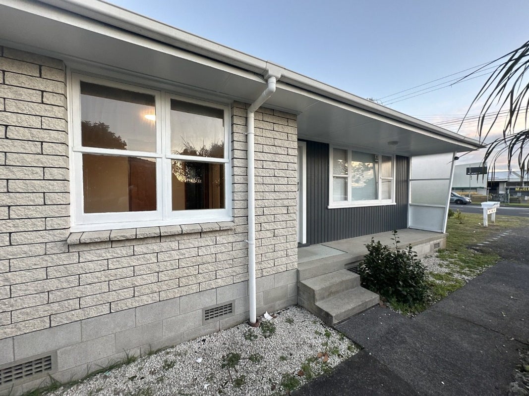 1/215 Swanson Road, Henderson, Auckland - Carousel 1