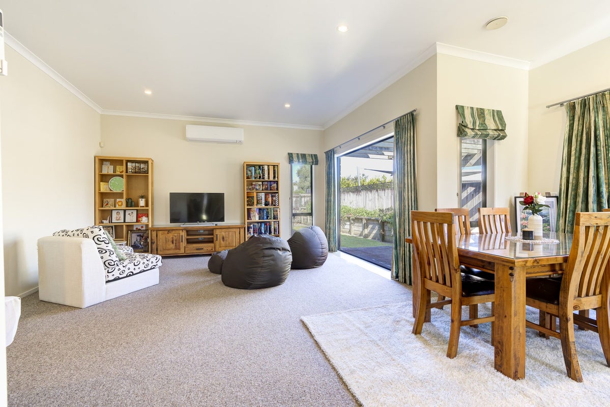 16 Gordon Street, Hillcrest, Hamilton - Carousel 2