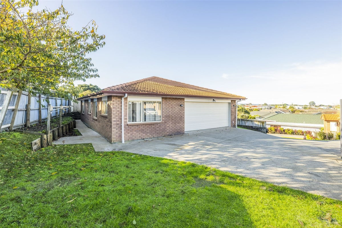 92 Robert Skelton Place, Clendon Park, Auckland - Carousel 2