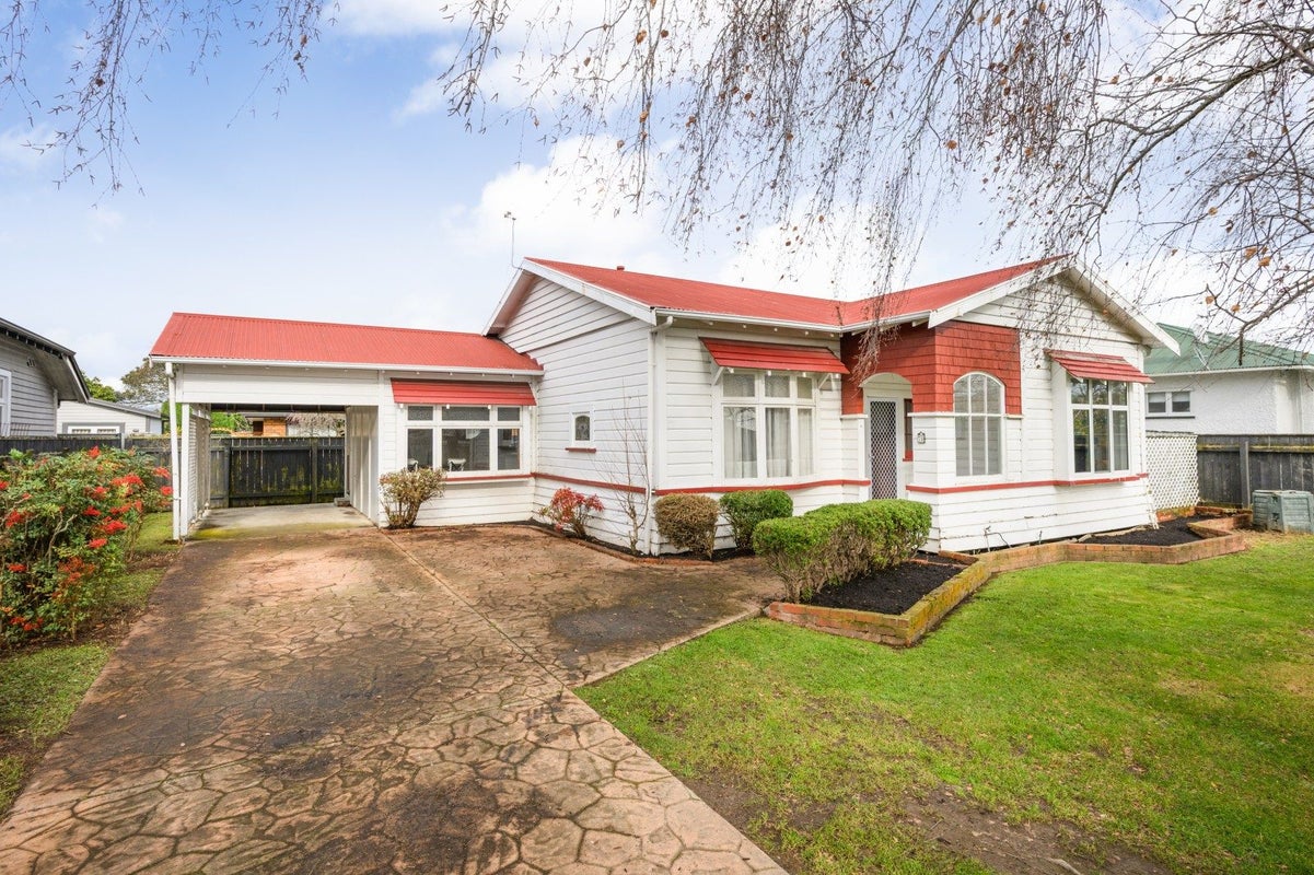 70 Chelwood Street, Takaro, Palmerston North, Manawatu / Whanganui - Carousel 1