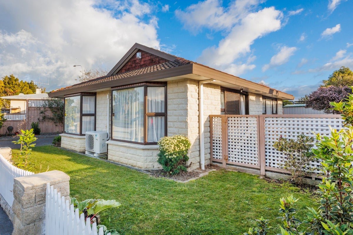 1 Wincanton Place, Awapuni, Palmerston North - Carousel 16