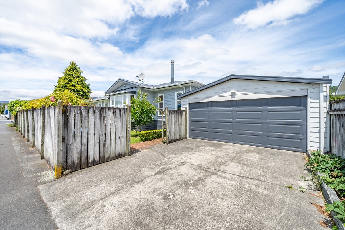 20 Blenheim Street, Upper Hutt Central, Upper Hutt - Carousel 1
