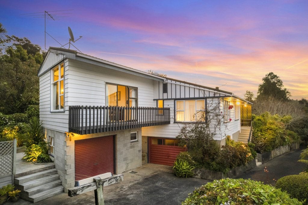 110 Takahe Road, Titirangi, Auckland - Carousel 2