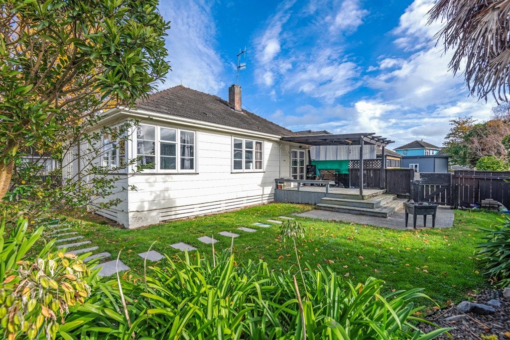 2 Hinton Place, Roslyn, Palmerston North - Carousel 1
