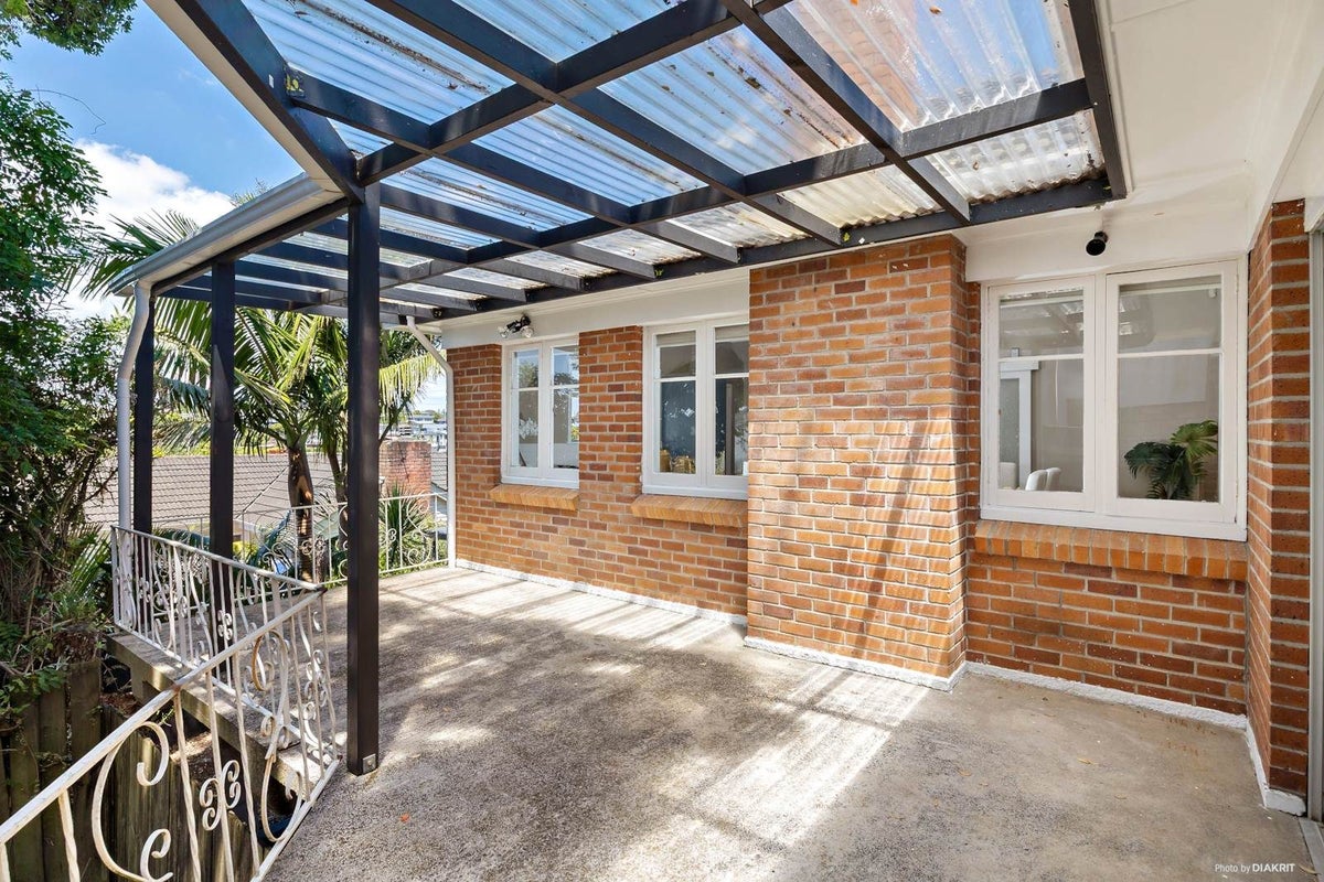 2 Locke Avenue, Mount Roskill, Auckland - Carousel 2
