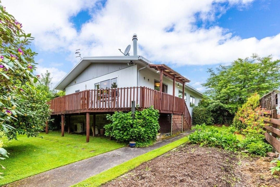 2/18 Holland Grove, Richmond Heights, Taupo - Carousel 1
