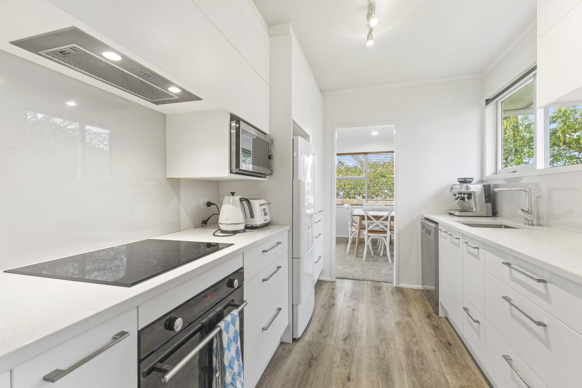 25 Dalry Place, Mangere Bridge, Auckland - Carousel 2