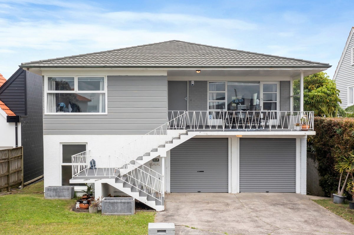 2A Tuhaere Street, Orakei, Auckland - Carousel 1