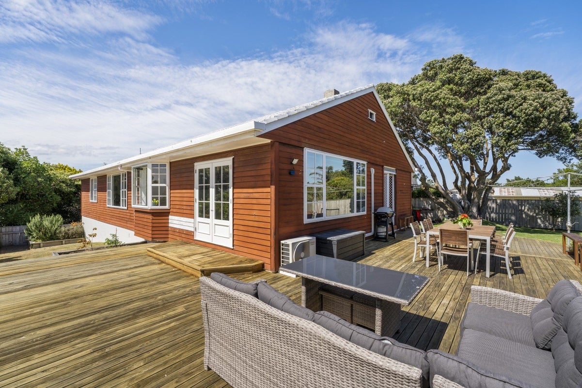75 Eatwell Avenue, Paraparaumu Beach, Paraparaumu - Carousel 1