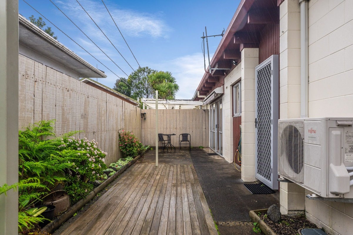 1/2 Edwards Avenue, Henderson, Auckland - Carousel 12