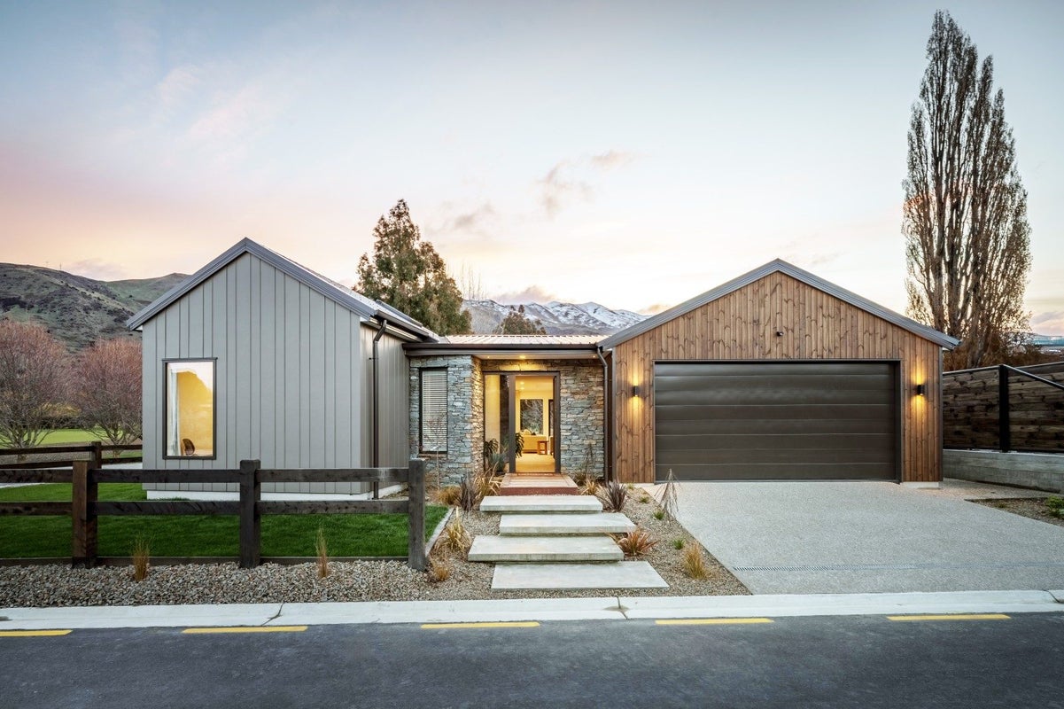 1 Kamana Rise, WANAKA - Carousel 1
