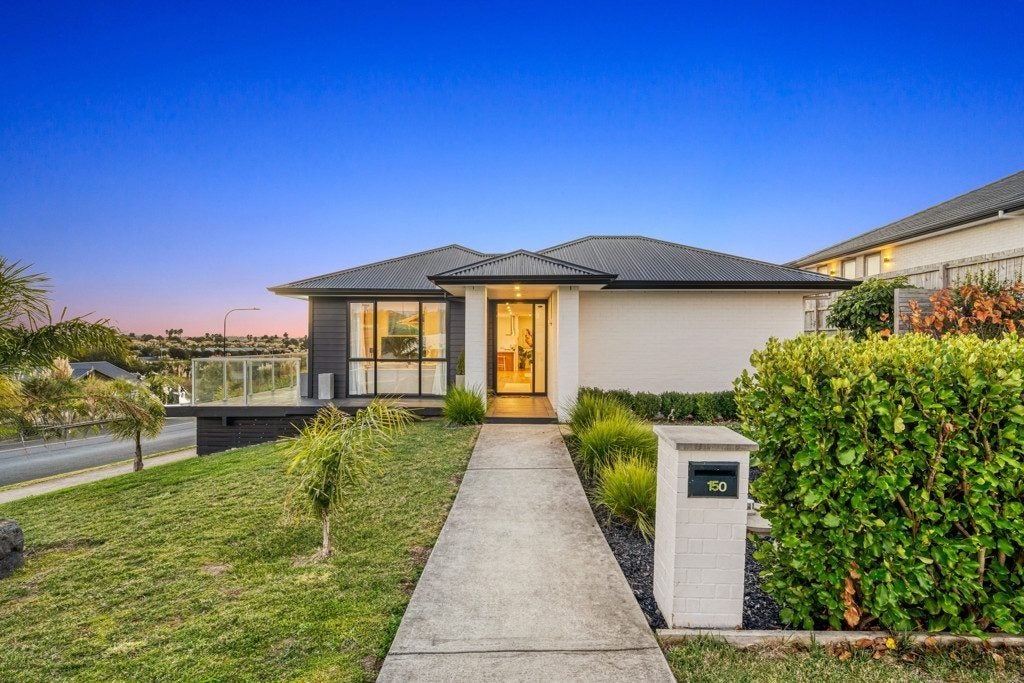 150 Ninth View Avenue, Beachlands, Auckland - Carousel 1