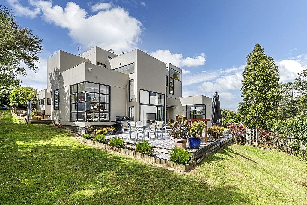 31 Waipuia Place, Greenhithe, Auckland - Carousel 1