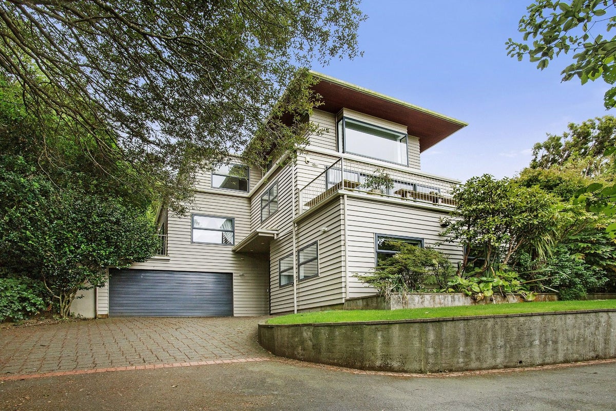 8 Nepal Place, Khandallah, Wellington - Carousel 1