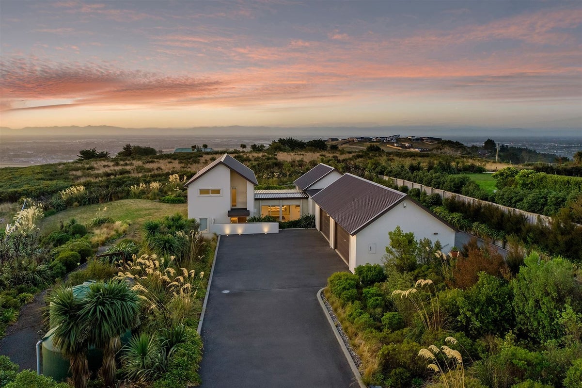 4 Aglaia Place, Cracroft, Christchurch - Carousel 1