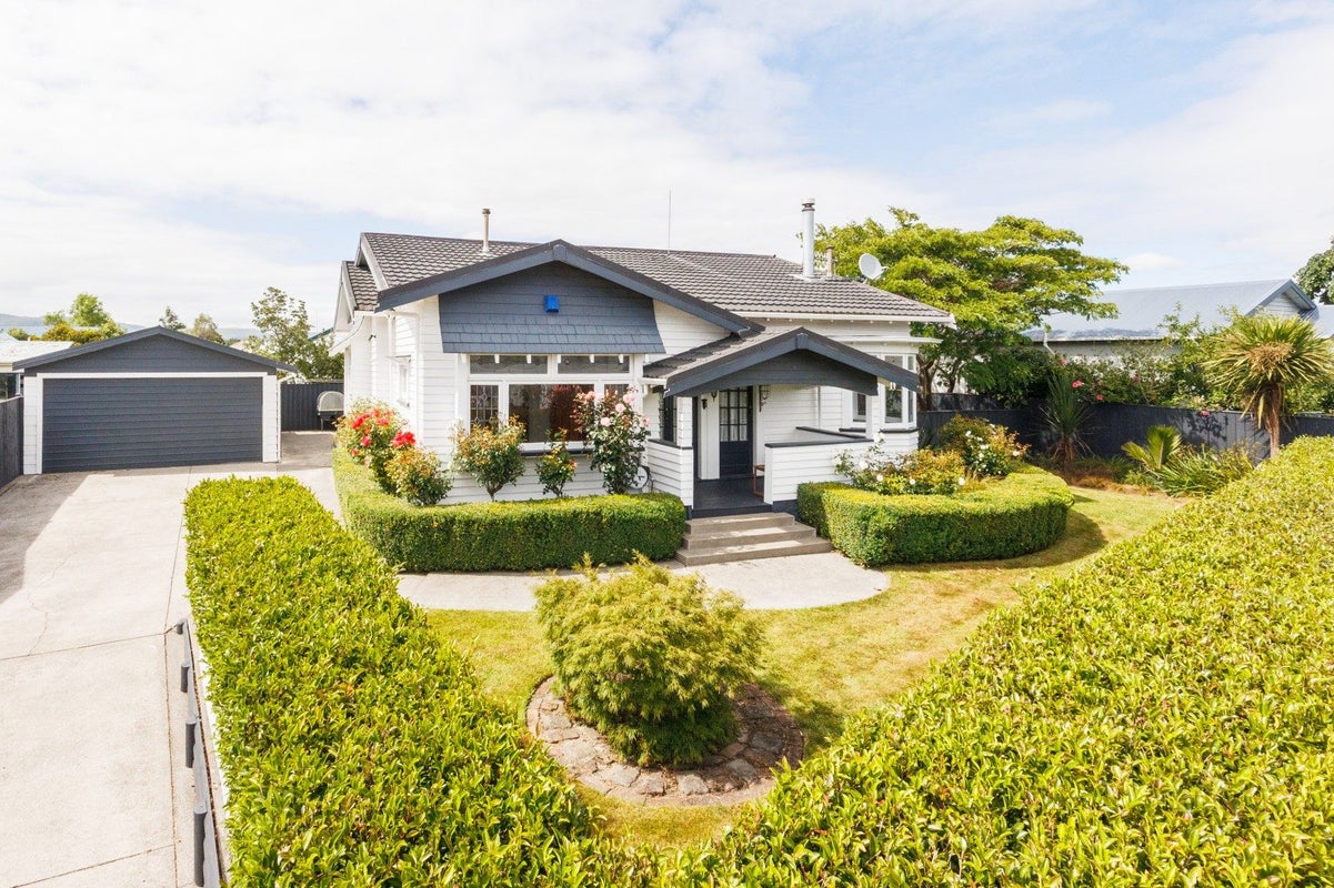 6 Rosalie Terrace, Kelvin Grove, Palmerston North - Carousel 1