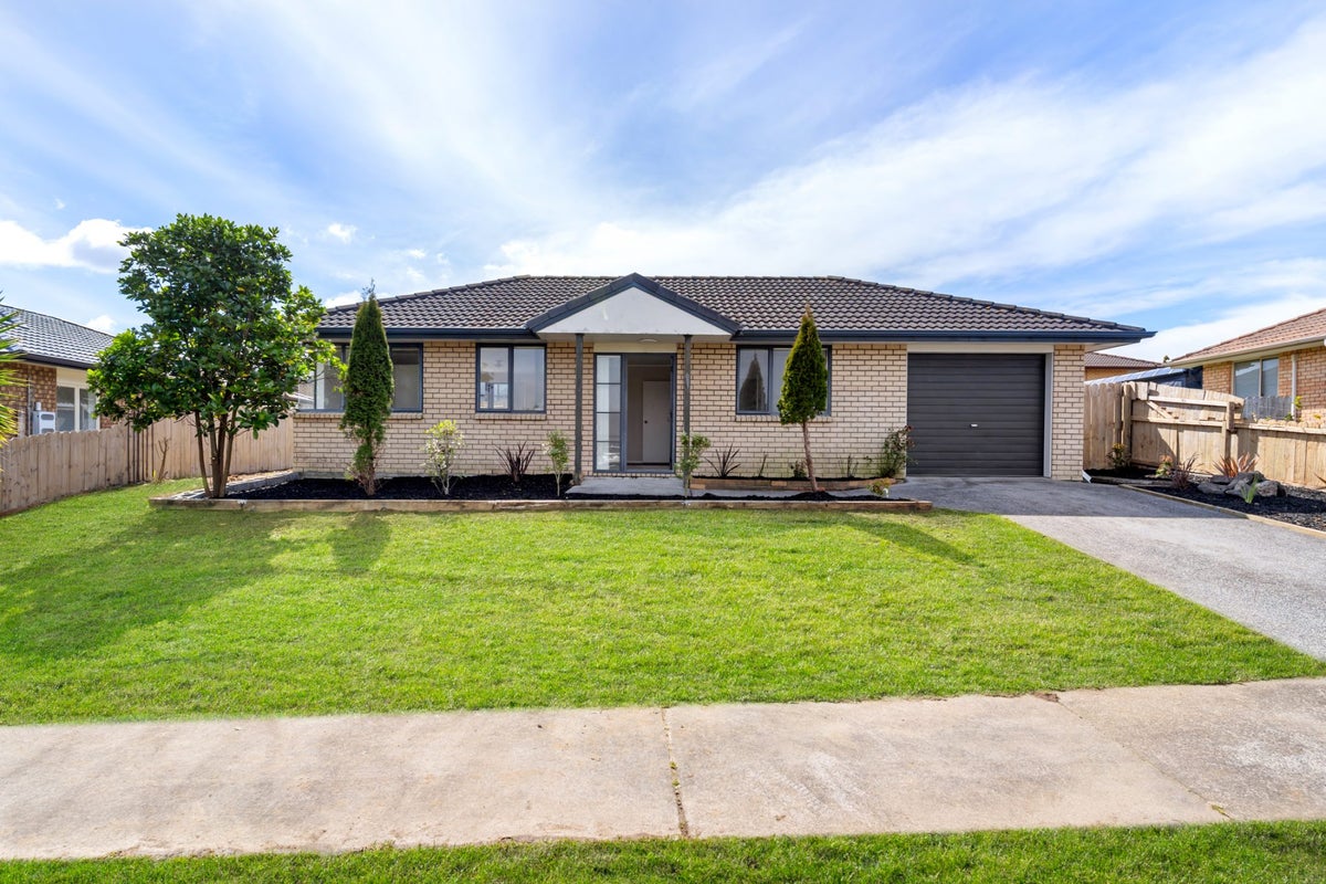 54 Glenveagh Park Drive, Weymouth, Manukau City, Auckland - Carousel 1