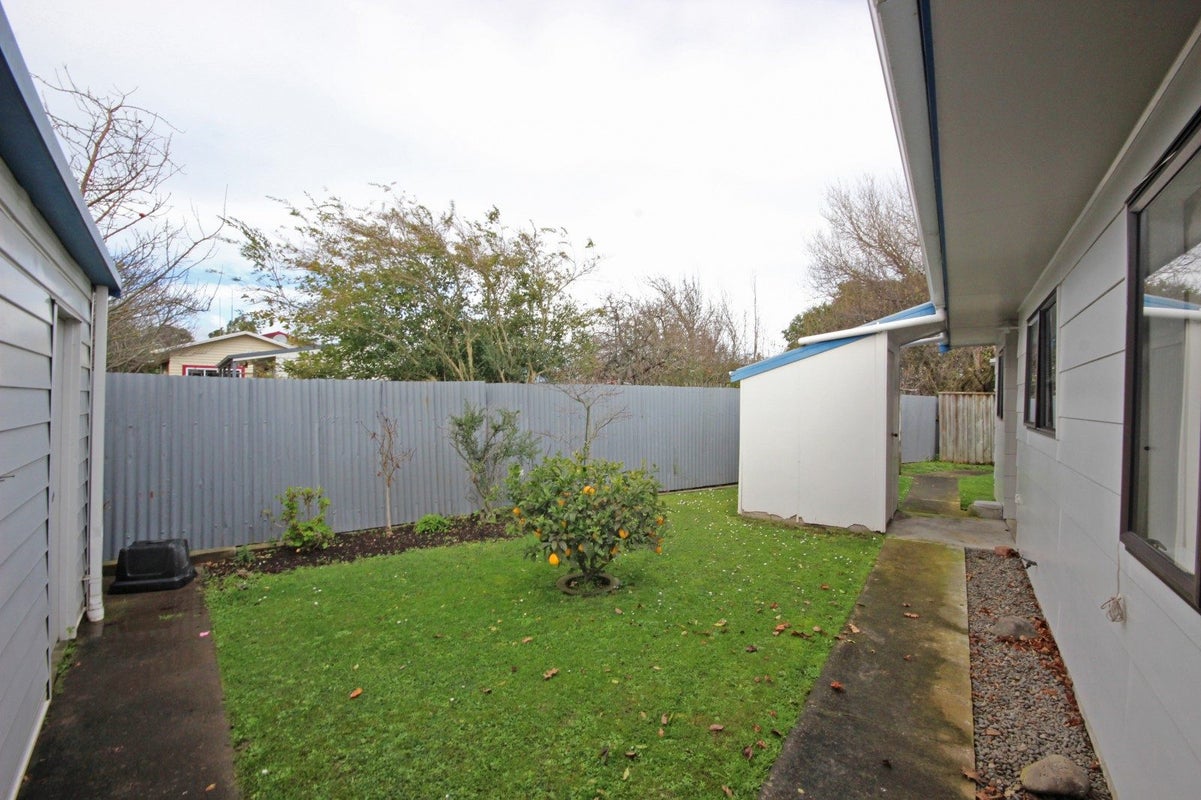 20 McGregor Street, Milson, Palmerston North - Carousel 11