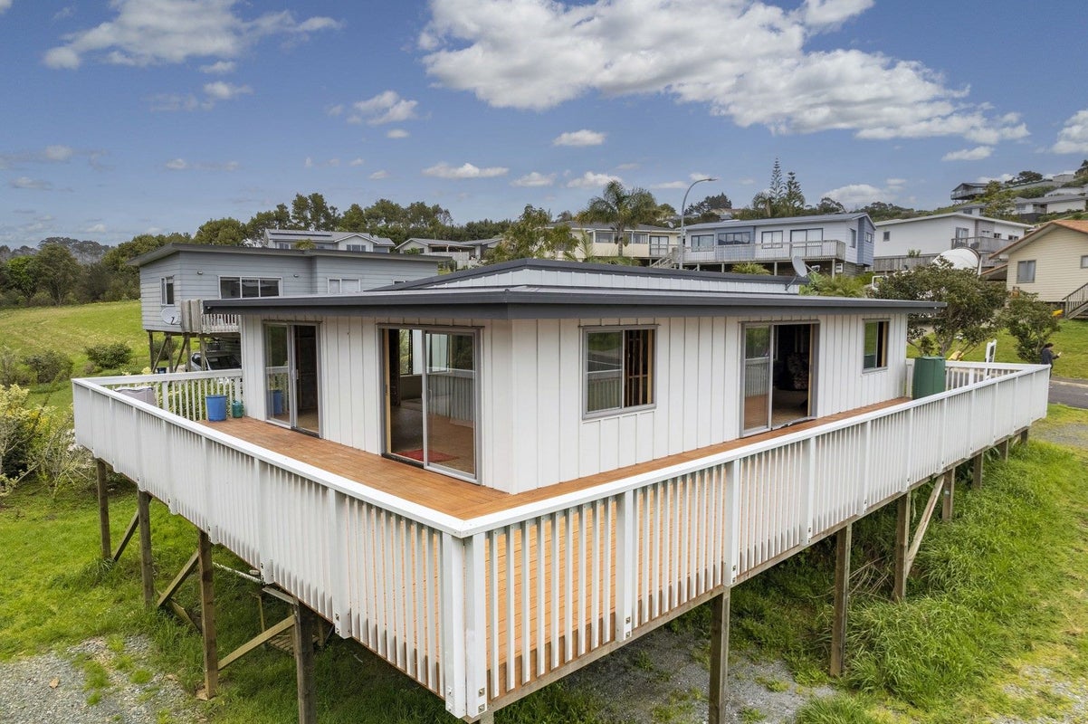 4 Magnolia Drive, Cable Bay, Cable Bay - Carousel 1