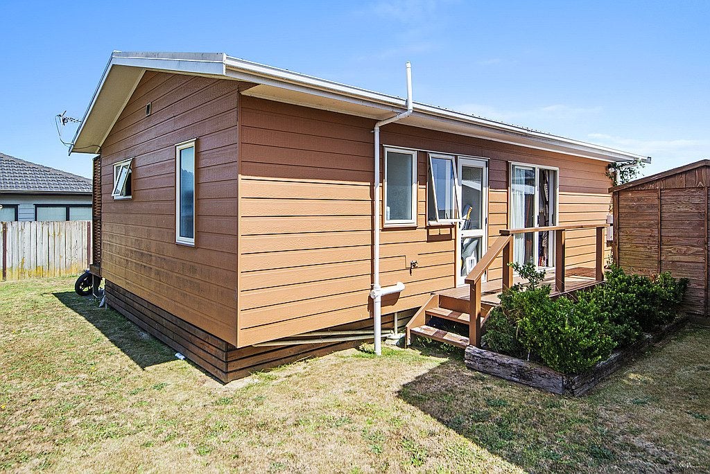 39 Greenstone Place, Clover Park, Auckland - Carousel 1