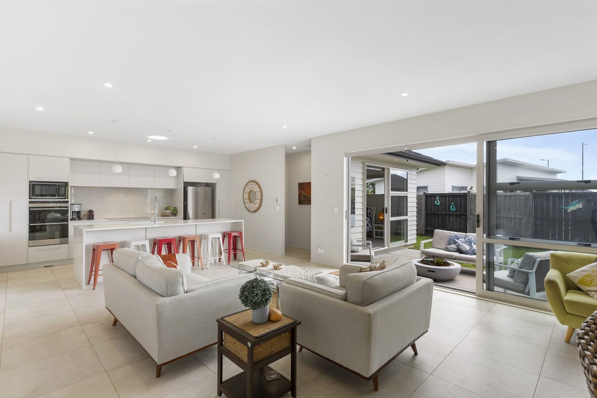 31 Doidge Street, Beachlands, Auckland - Carousel 1