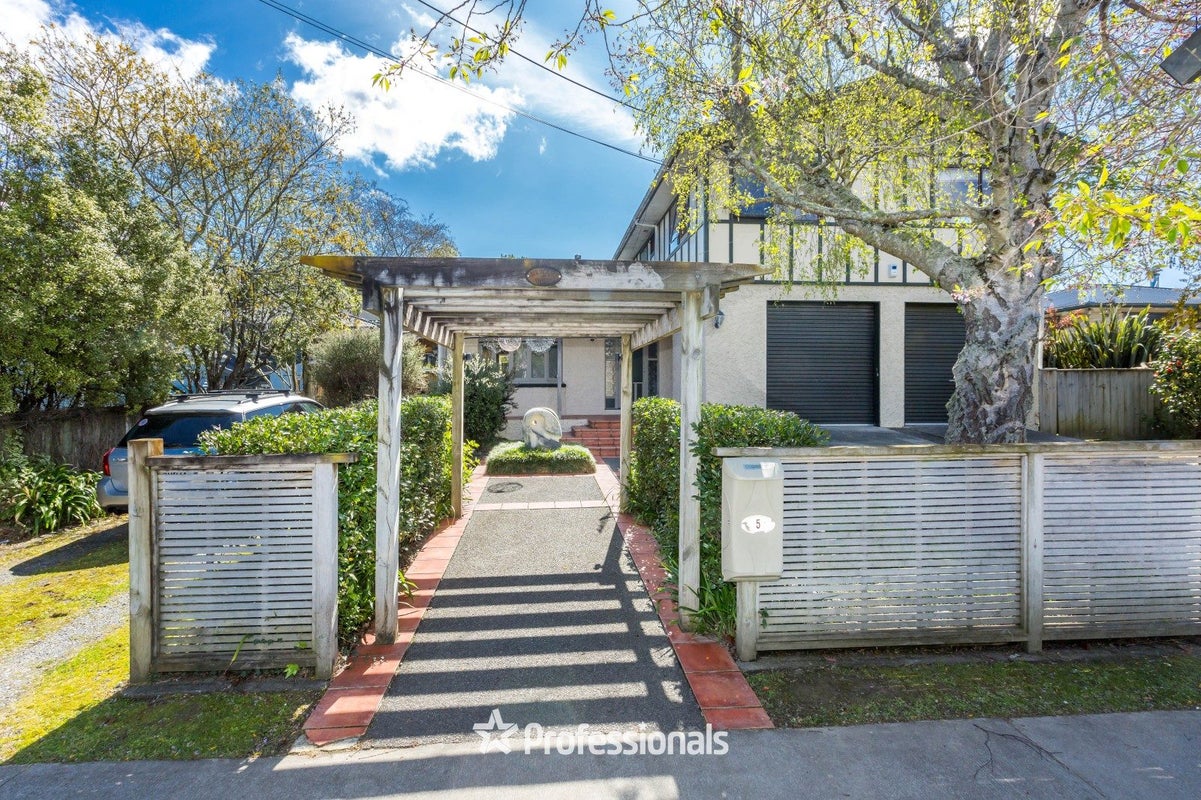 5 Pempsey Street, Silverstream, Upper Hutt - Carousel 1