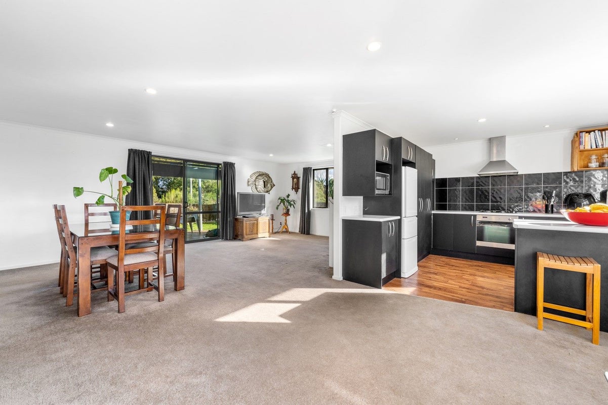 21 Brompton Close, Richmond Heights, Taupo - Carousel 2