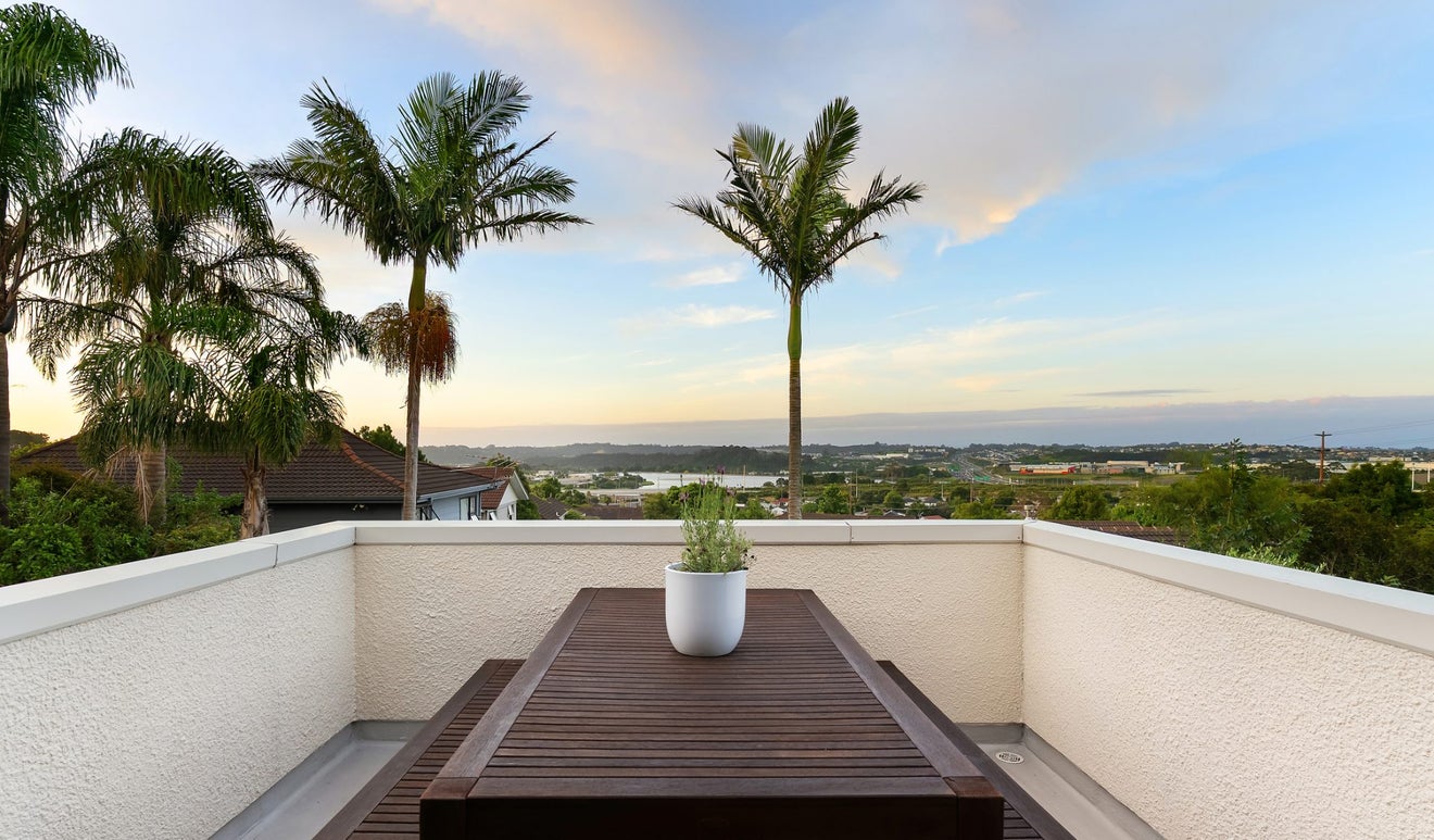 1/142 Sunset Road, Unsworth Heights, Auckland - Carousel 1