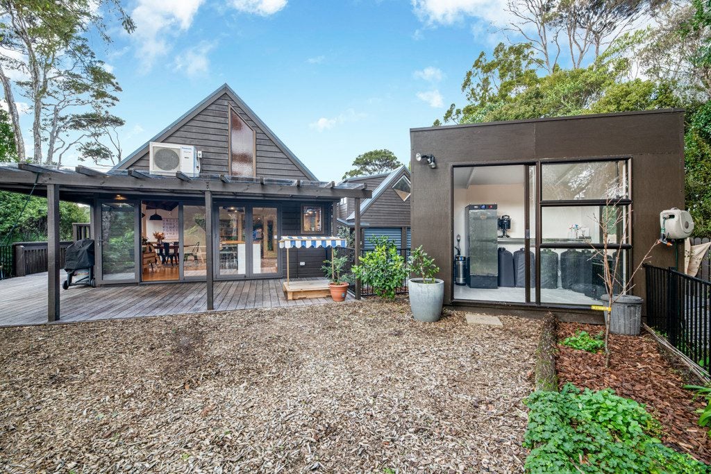 172 Huia Road, Titirangi, Auckland - Carousel 1