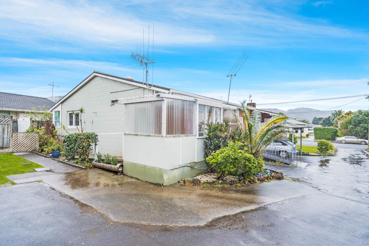 2/7 Station Road, Kamo, Whangarei - Carousel 12
