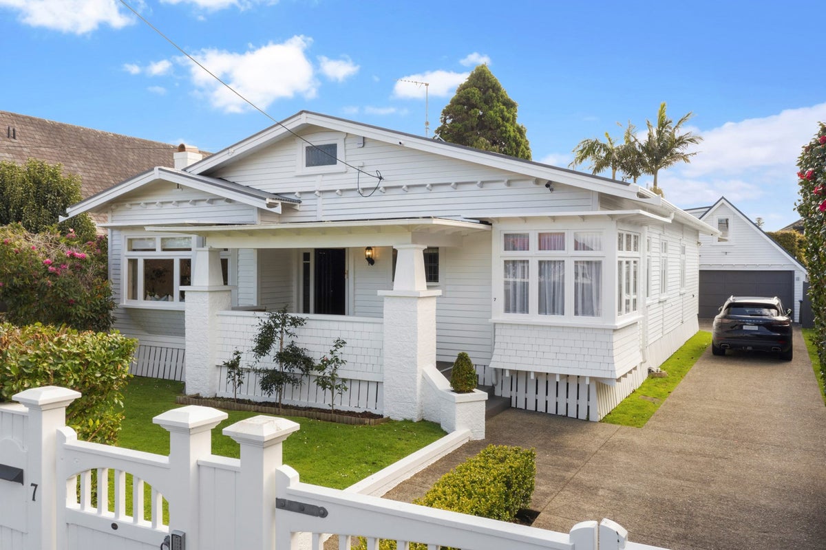 7 Corbett-Scott Avenue, Epsom, Auckland - Carousel 1
