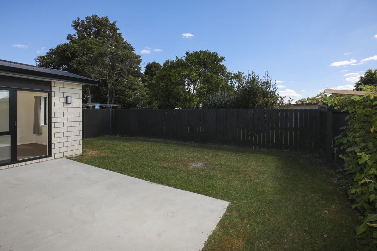 2/17 Walter Street, Fairfield, Hamilton - Carousel 2