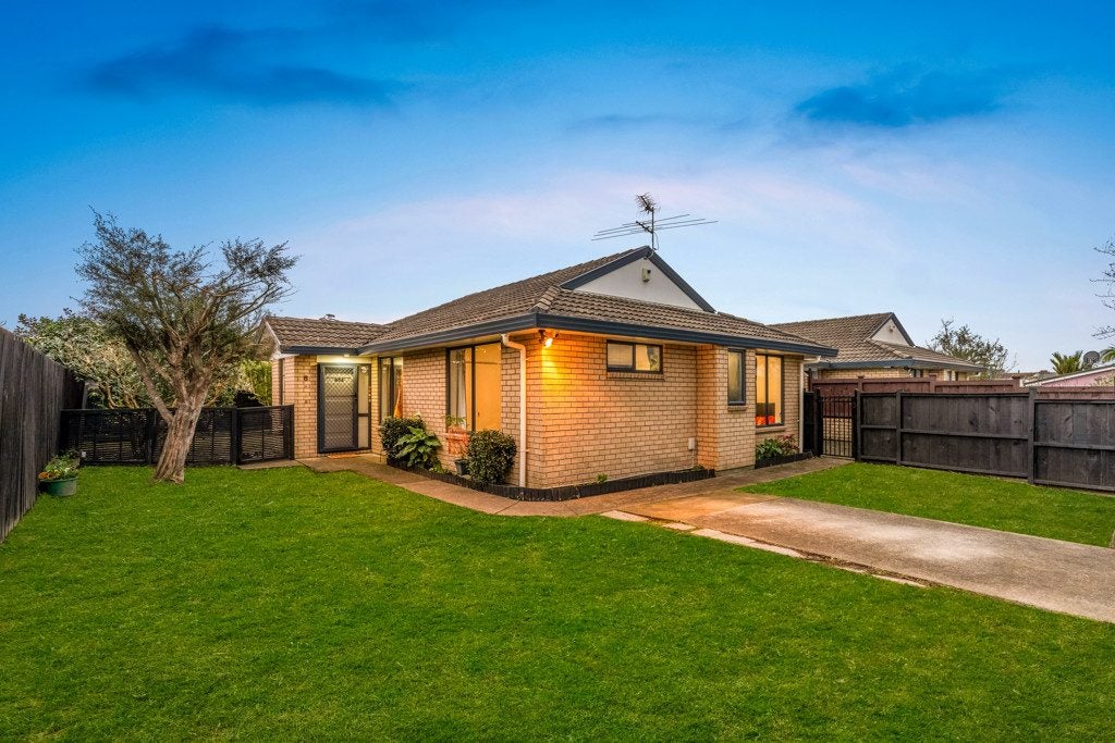 6 Clover Drive, Henderson, Auckland - Carousel 2