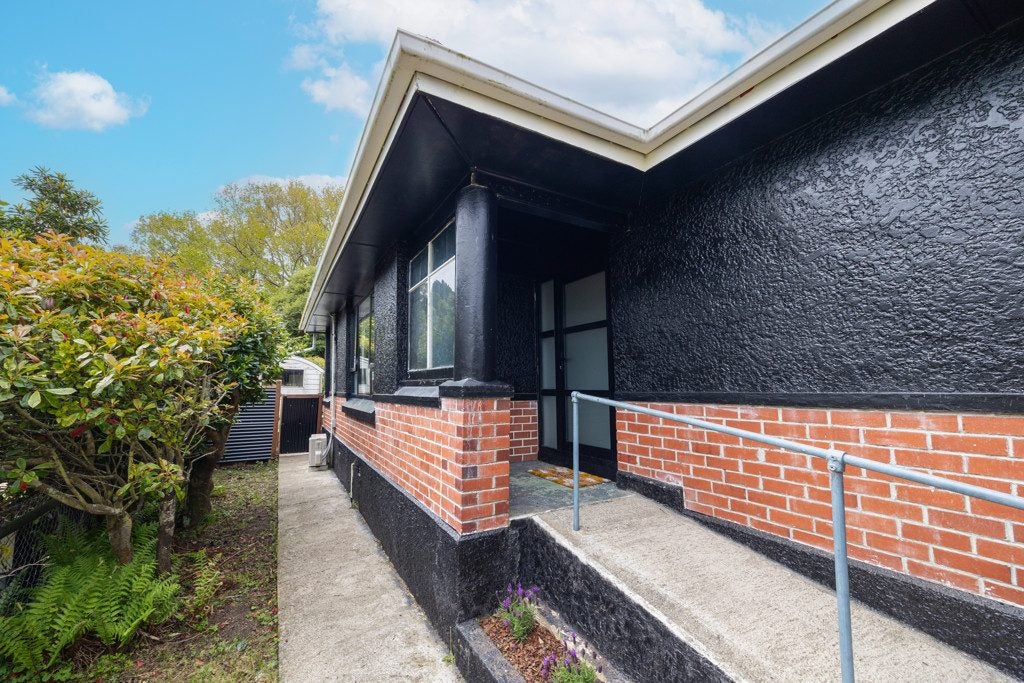 5 Gorman Street, Macandrew Bay, Dunedin - Carousel 2