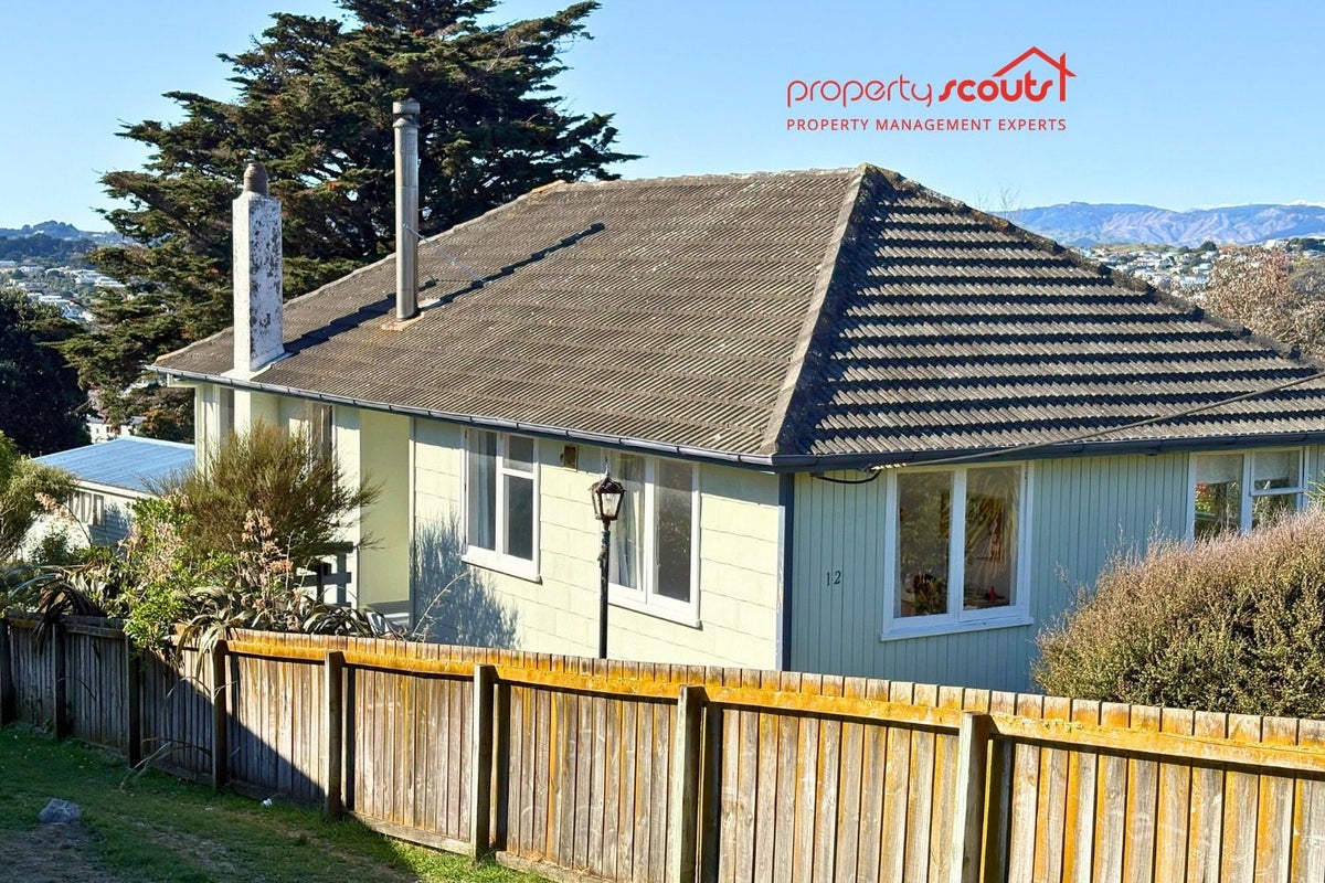 12 Pikarere Street, Titahi Bay, Porirua - Carousel 1