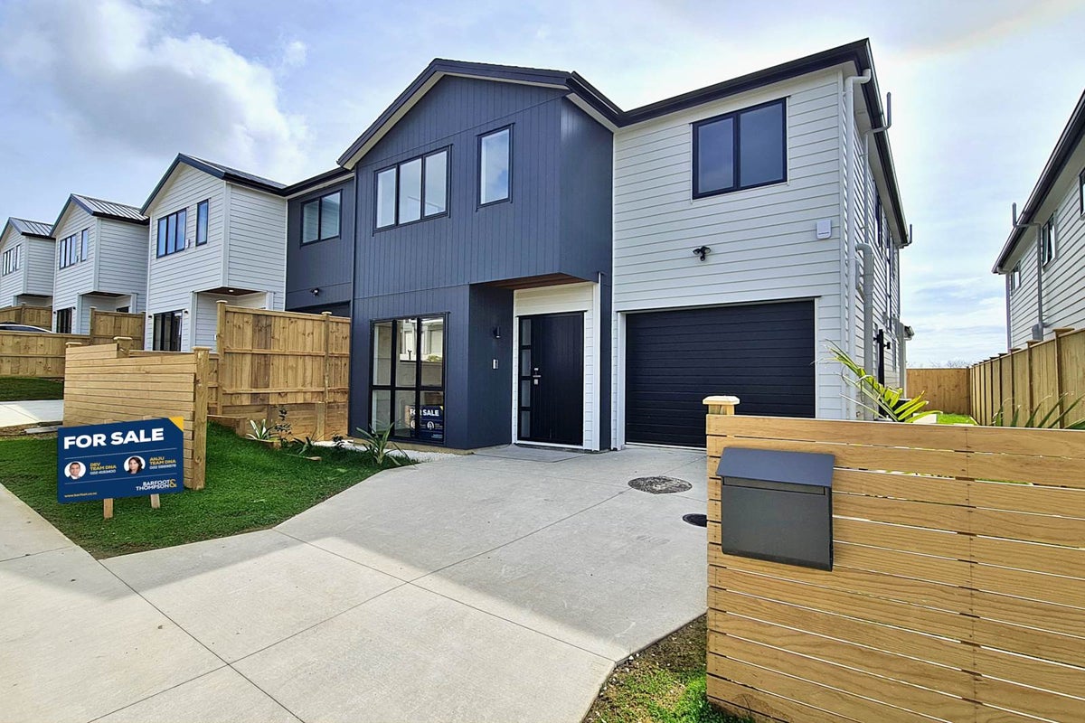 12 Frontier Lane, Flat Bush, Auckland - Carousel 1