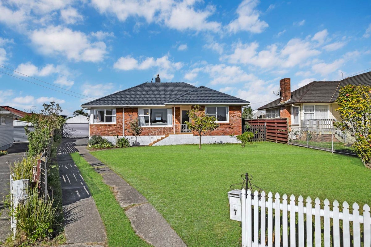 7 Cordelia Place, New Windsor, Auckland City, Auckland - Carousel 1