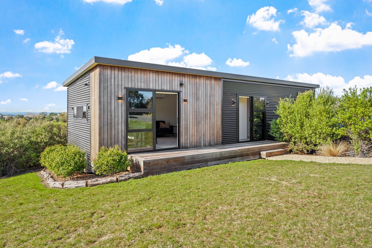 1119A Whangaparaoa Road, Tindalls Beach, Whangaparaoa - Carousel 2