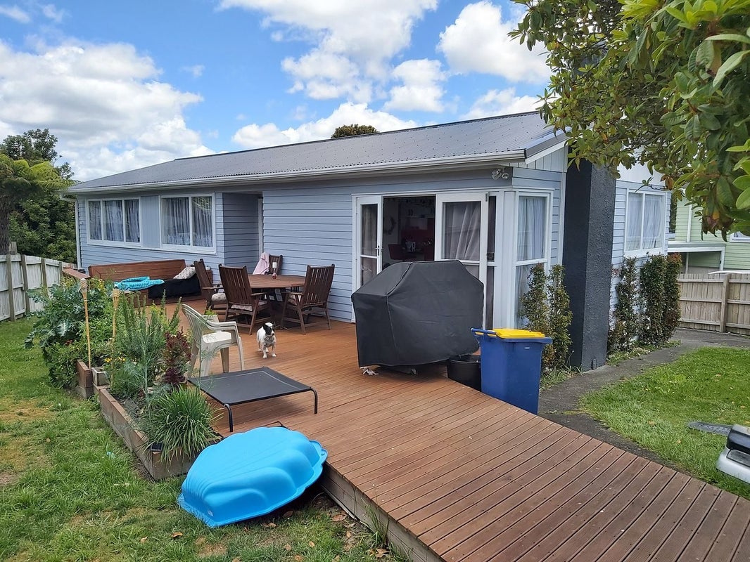 4 Gregg Place, Sunnyvale, Auckland - Carousel 1