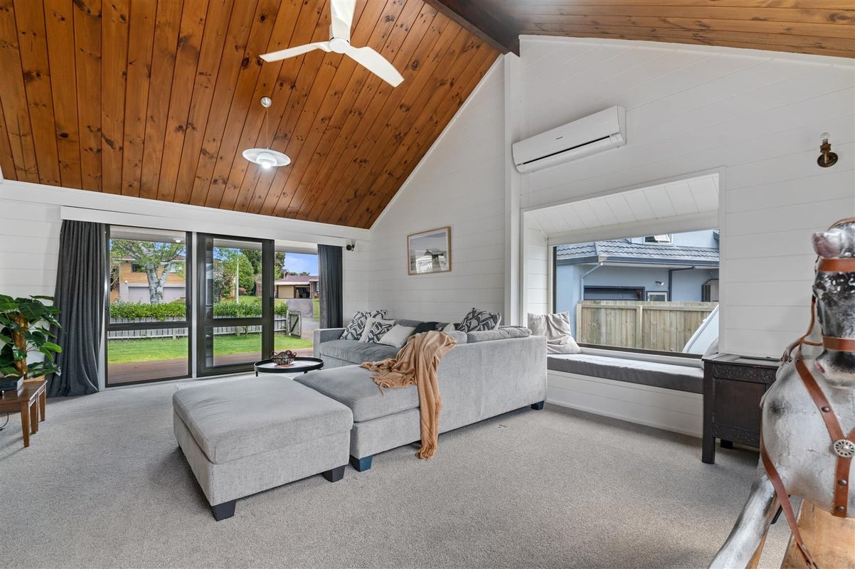 12 Waitawa Place, Lynmore, Rotorua - Carousel 2