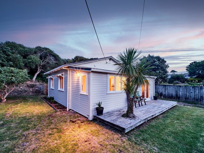 18 Ngaio Street, Otaki Beach, Otaki - Carousel 1