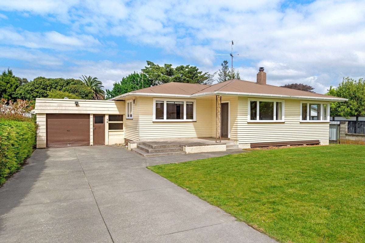 92 Oak Street, Mangapapa, Gisborne - Carousel 2