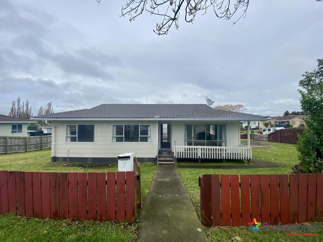 1 Secretariat Place, Randwick Park, Auckland - Carousel 1