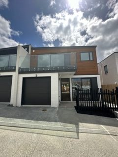 9 Milenio Crescent, Windsor Park, Auckland - Carousel 1