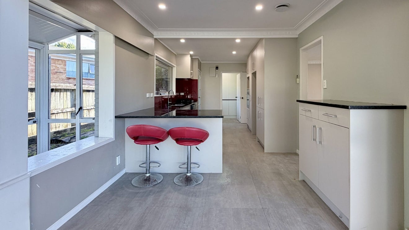 55 Finnerty Avenue, Howick, Auckland - Carousel 1
