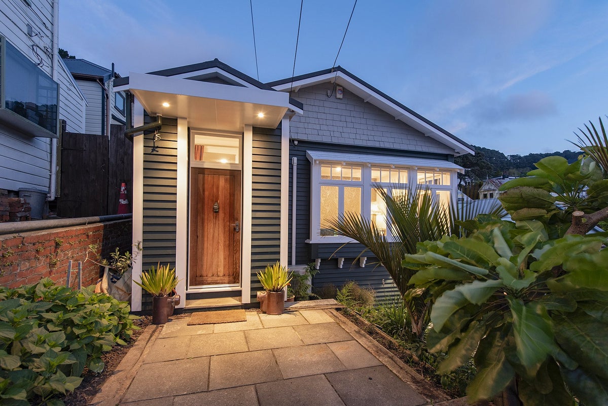 2 Port Street, Mount Victoria, Wellington - Carousel 1