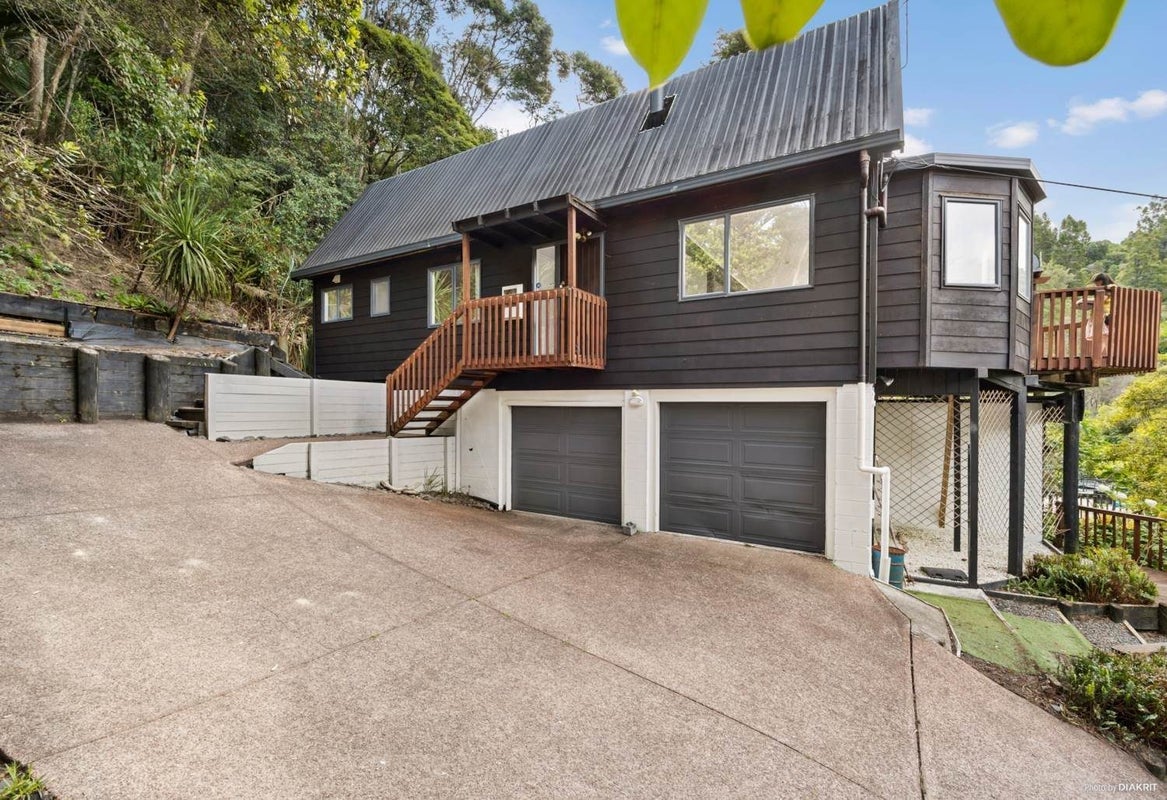 30 Wood Bay Road, Titirangi, Auckland - Carousel 1