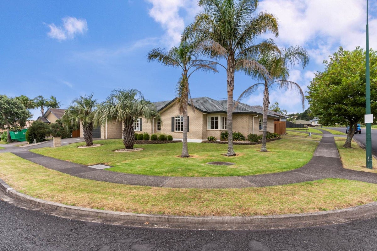 26 Moyrus Crescent, East Tamaki Heights, Manukau City, Auckland - Carousel 2